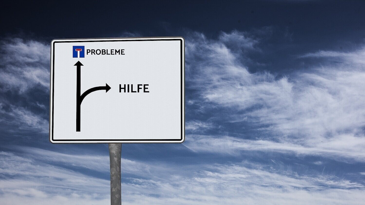 Straßenschild mit Richtungspfeilen zu den Wörtern "Probleme" und "Hilfe"